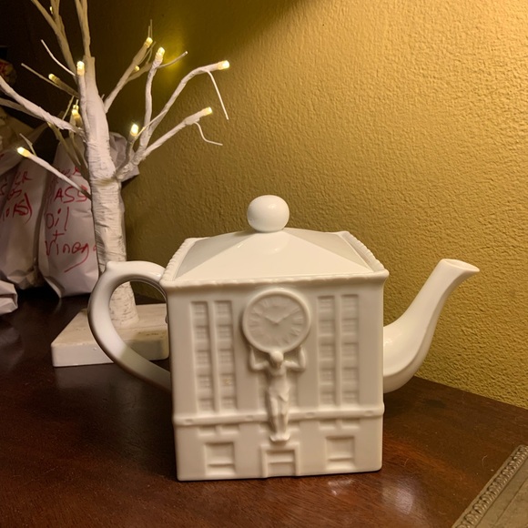 TIFFANY AND COMPANY VINTAGE WHITE TEAPOT - Picture 6 of 16